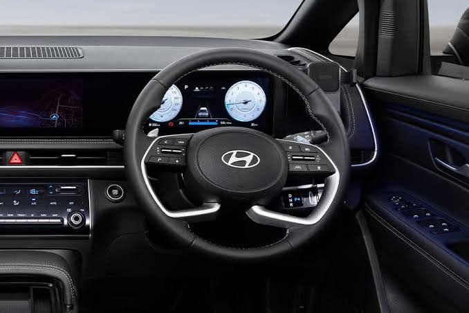 Interior Hyundai Stargazer Cartenz X